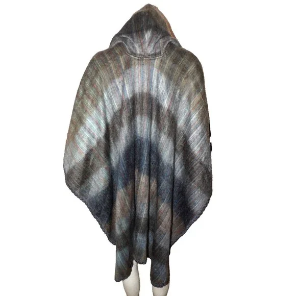 Alpacaloca Ecuadorian Alpaca Blend Cape Shawl Soft Plaid One Size Hooded Button - Picture 3 of 11